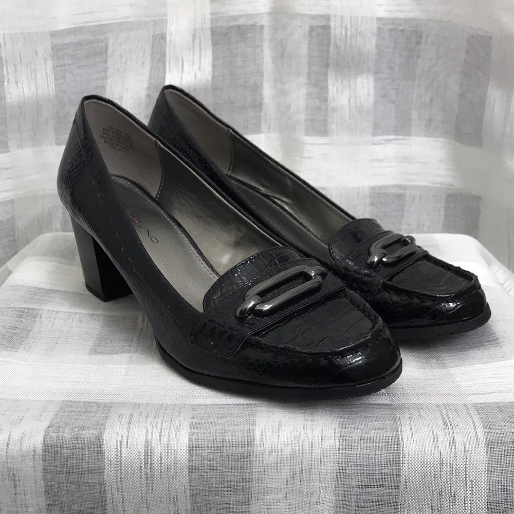 BANDOLINO Block Heel Dress Loafer